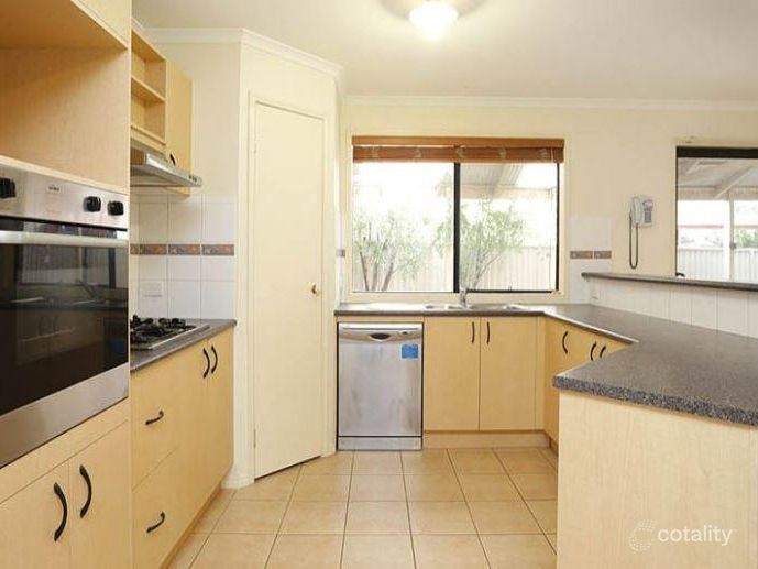 12 Lauffre Walk, Caroline Springs, VIC 3023