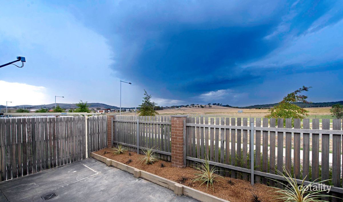 2/4 Lawrenson Cct, Jacka, ACT 2914