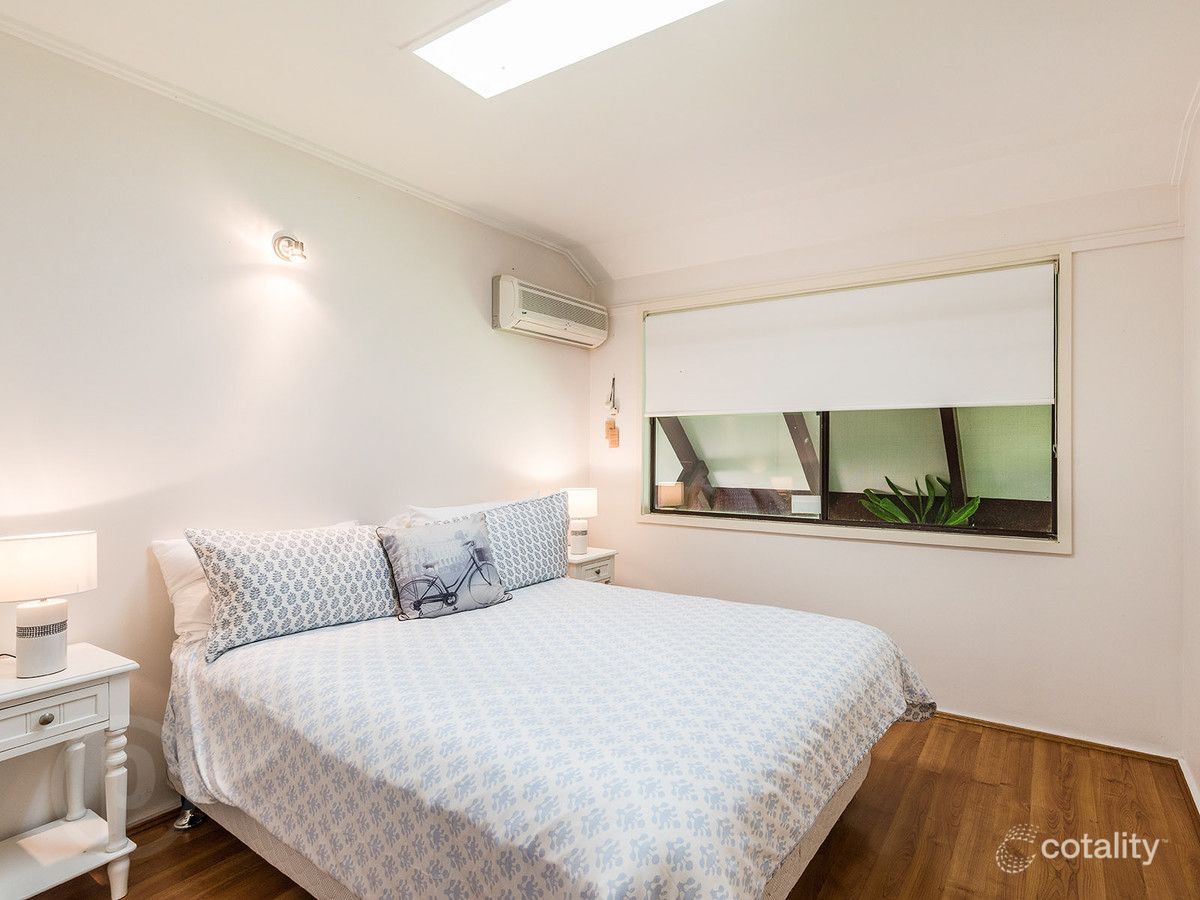 16 Ambrosius St, Carindale, QLD 4152