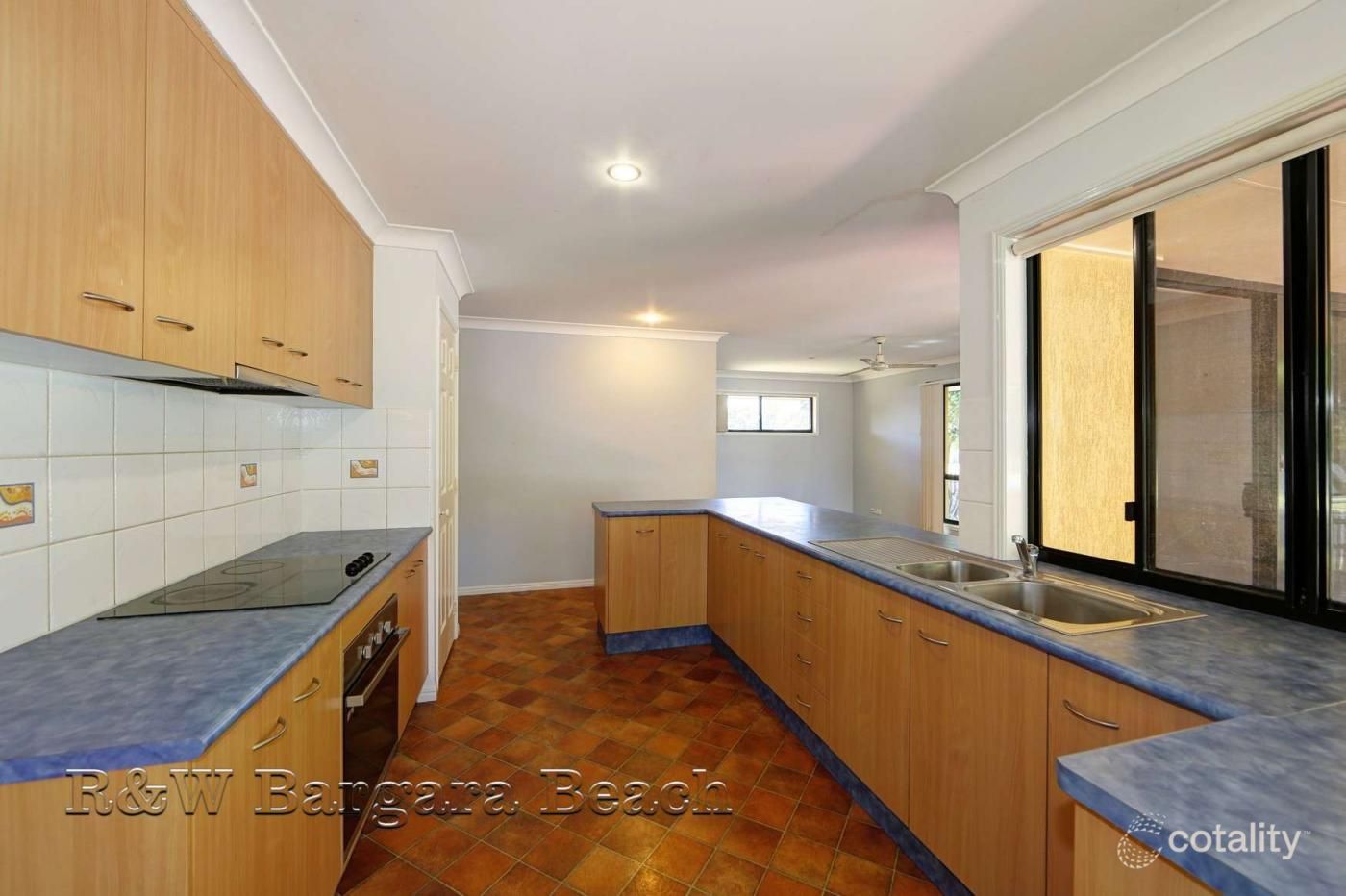 11 Rita Pl, Coral Cove, QLD 4670