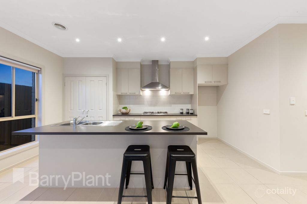 2/5 Mcrae Ave, St Albans, VIC 3021