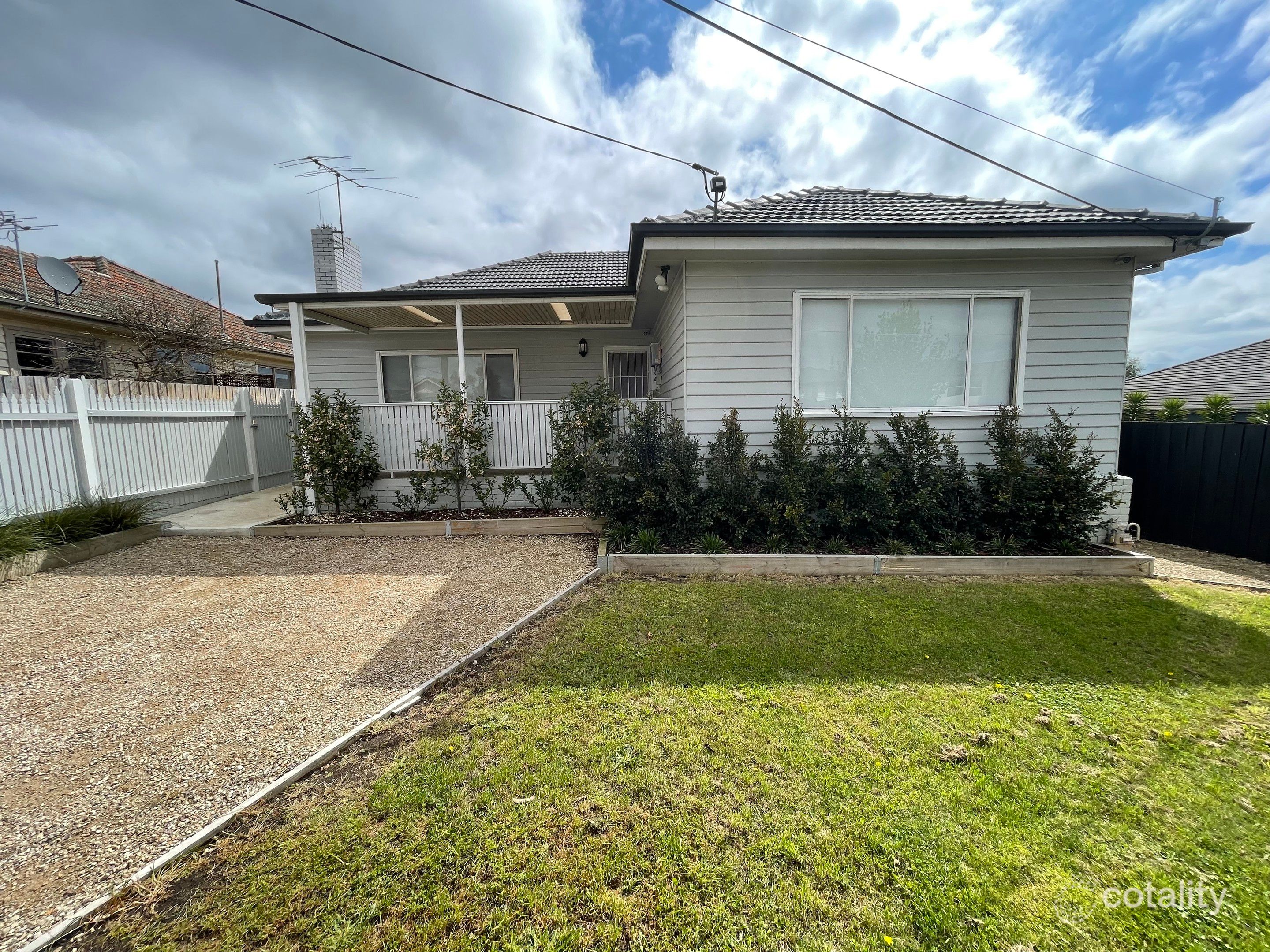 1/13 Fenacre St, Strathmore, VIC 3041