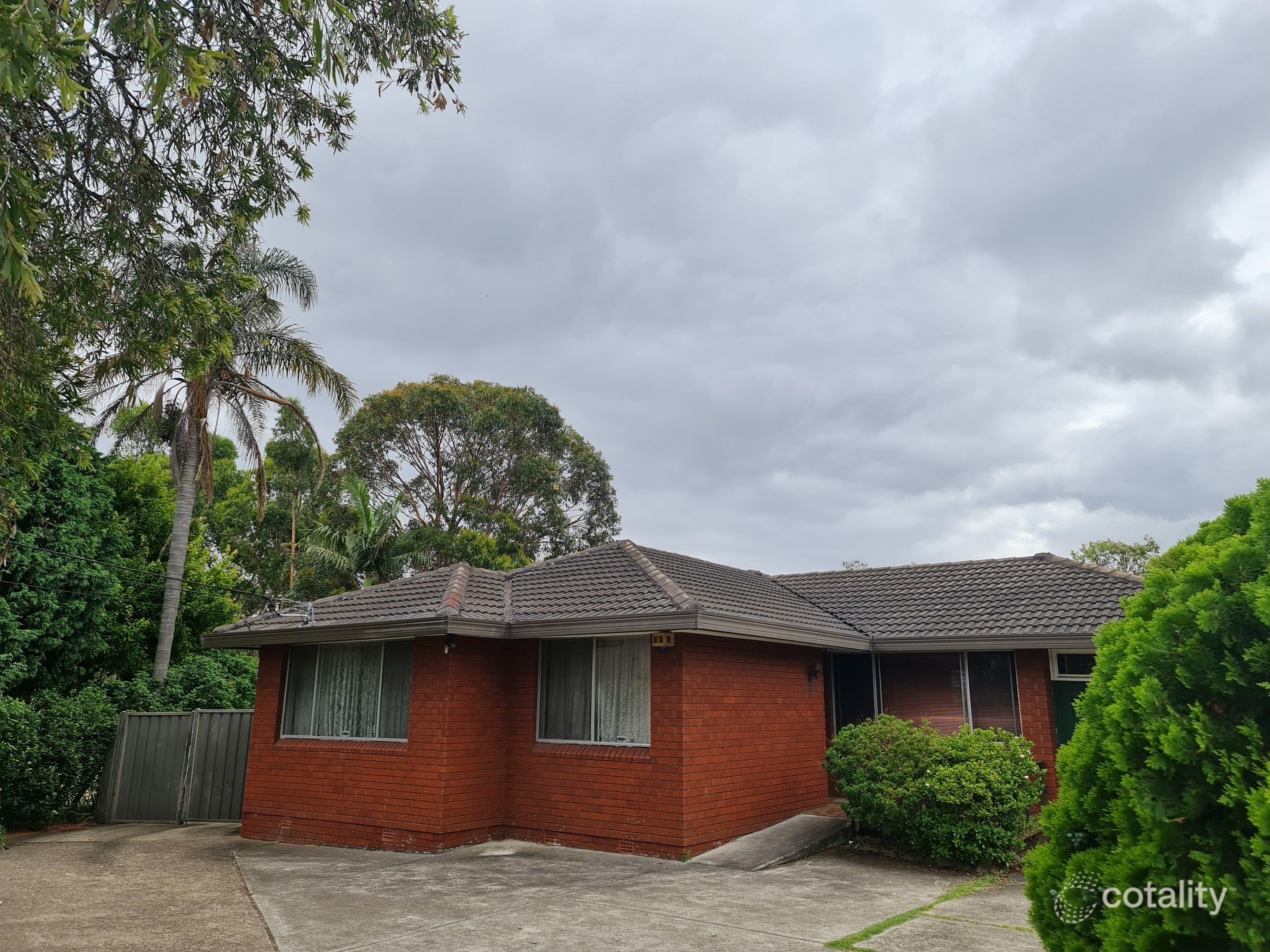 24 Glenbrook Cres, Georges Hall, NSW 2198