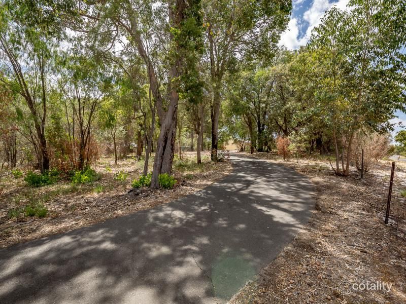 2 Coral Dr, Leschenault, WA 6233