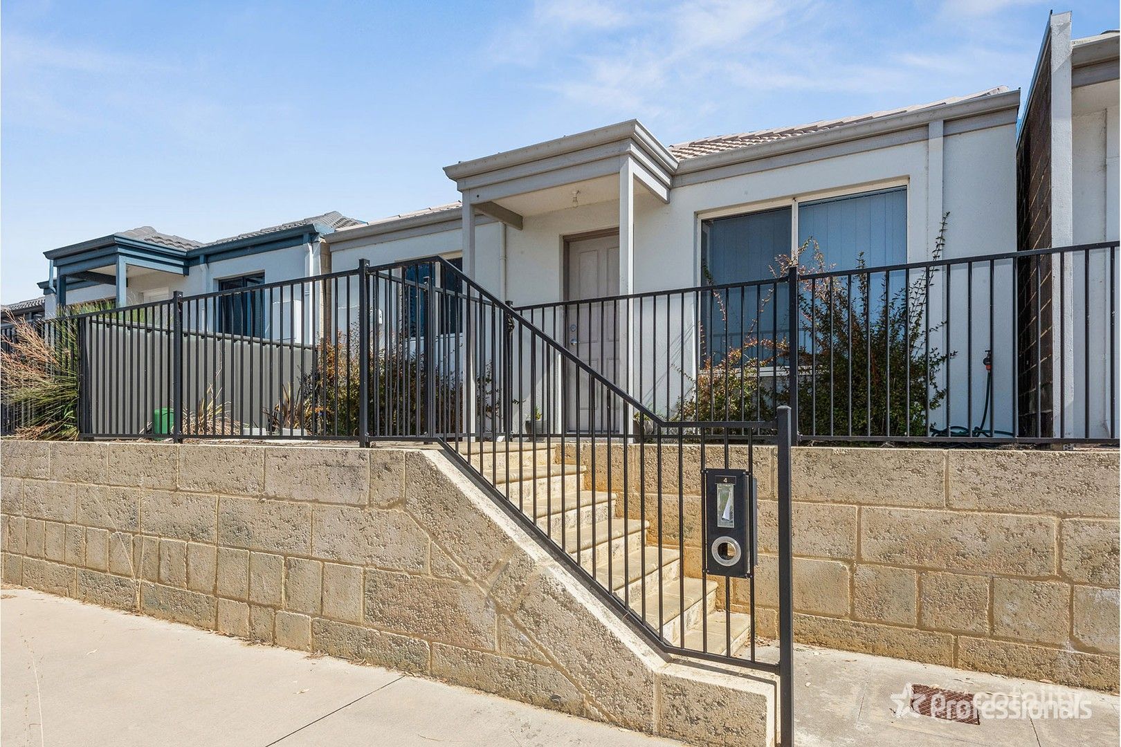 4 Clarendon Cct, Lakelands, WA 6180