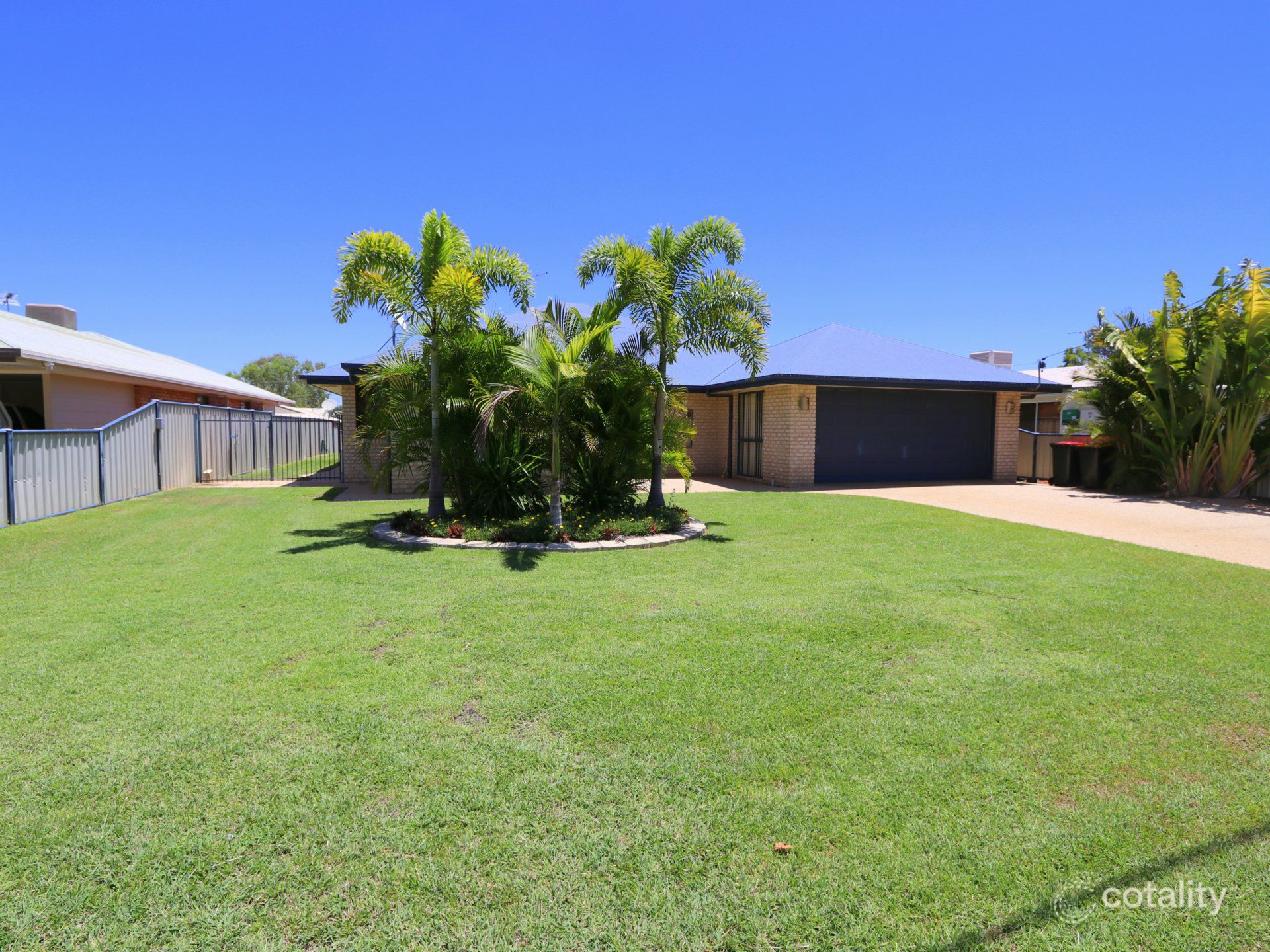 10 Crozier Cres, Emerald, QLD 4720