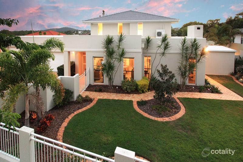 4 Pinehurst Pl, Carindale, QLD 4152