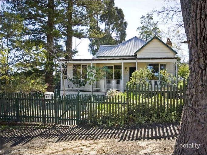 19 Elizabeth St, Kalamunda, WA 6076