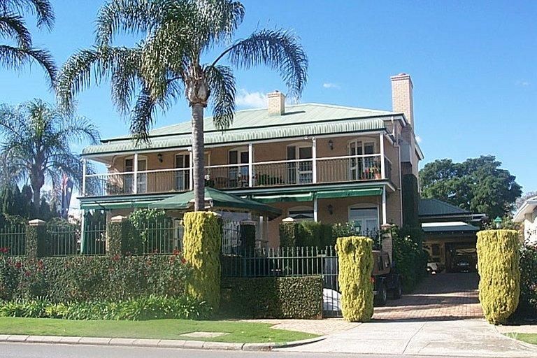 9 Riverton Dr W, Rossmoyne, WA 6148