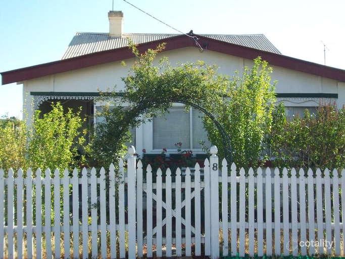 8 Hillview Rd, Goulburn, NSW 2580