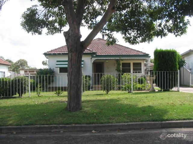 18 Blanc Ave, East Hills, NSW 2213