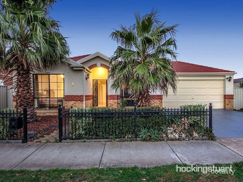 9 Wyperfeld Cct, Caroline Springs, VIC 3023
