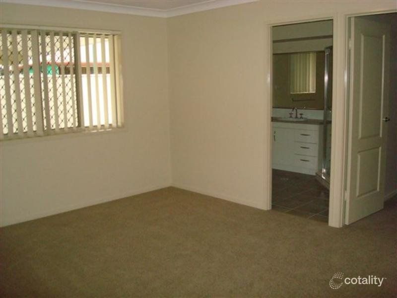 92 School Rd, Wynnum West, QLD 4178