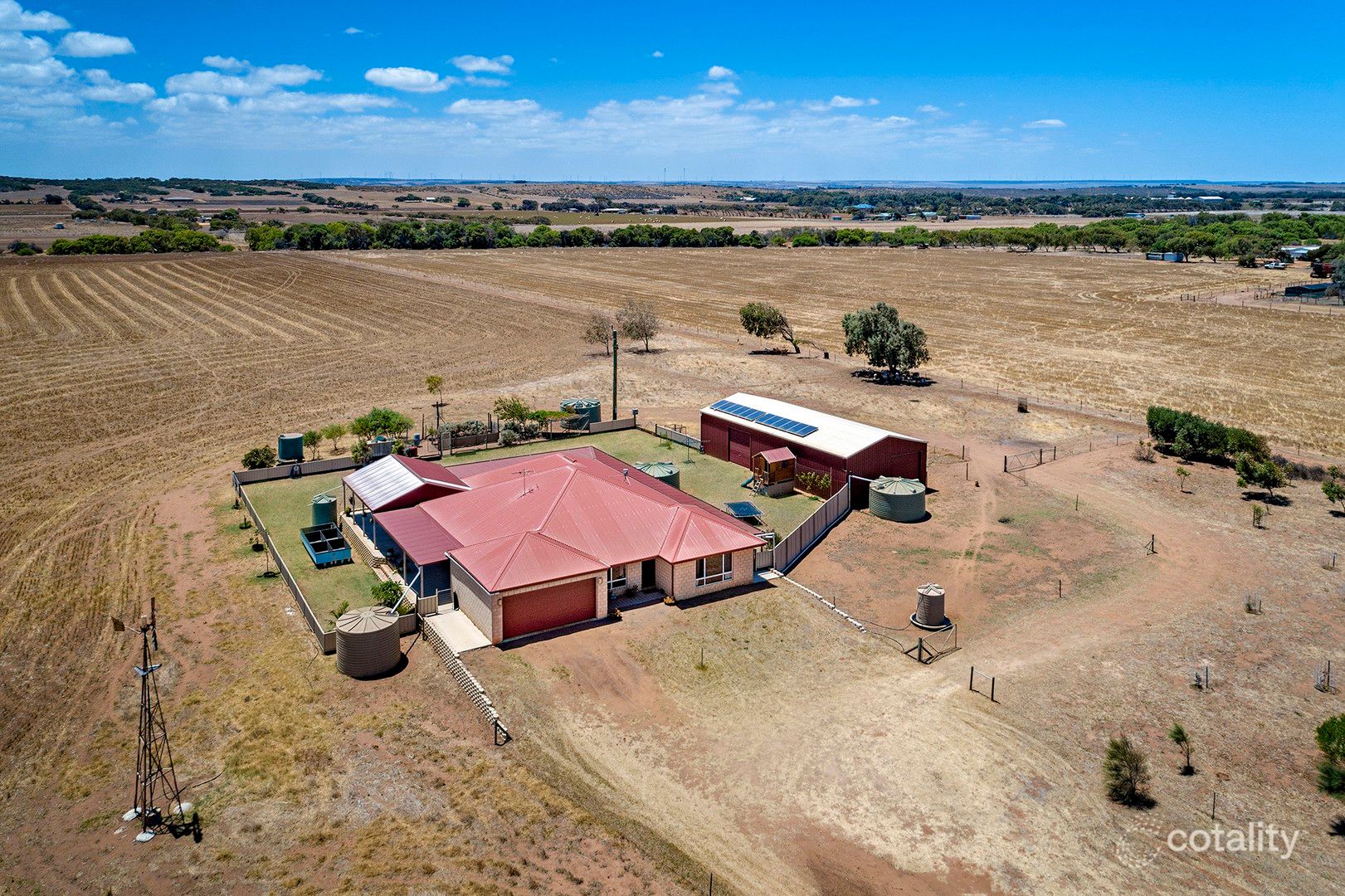 492 Company Rd, Greenough, WA 6532