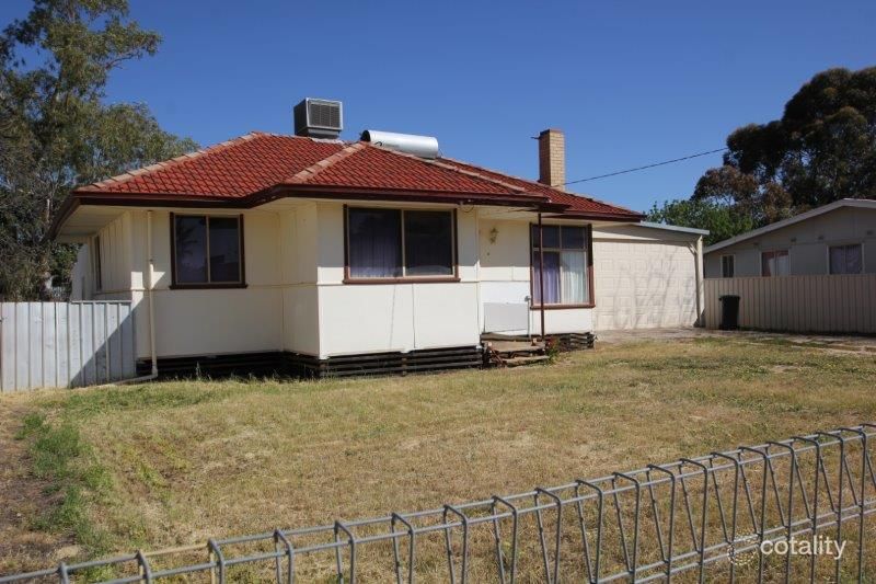 13 Pioneers Rd, Merredin, WA 6415