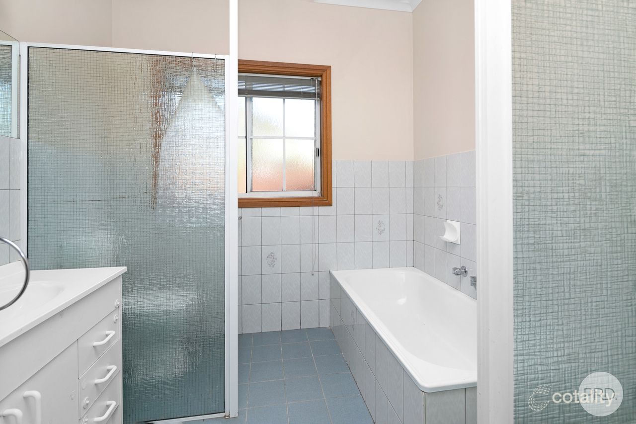 2/15 Edgar St, Wendouree, VIC 3355