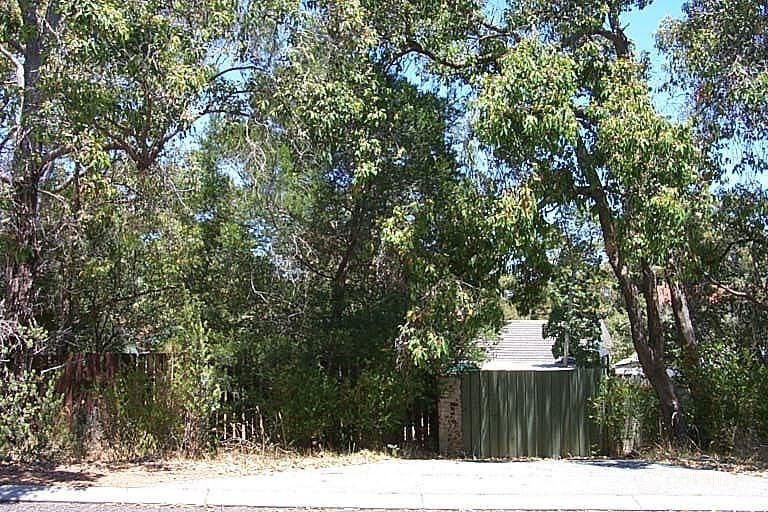 20 Headingly Rd, Kalamunda, WA 6076