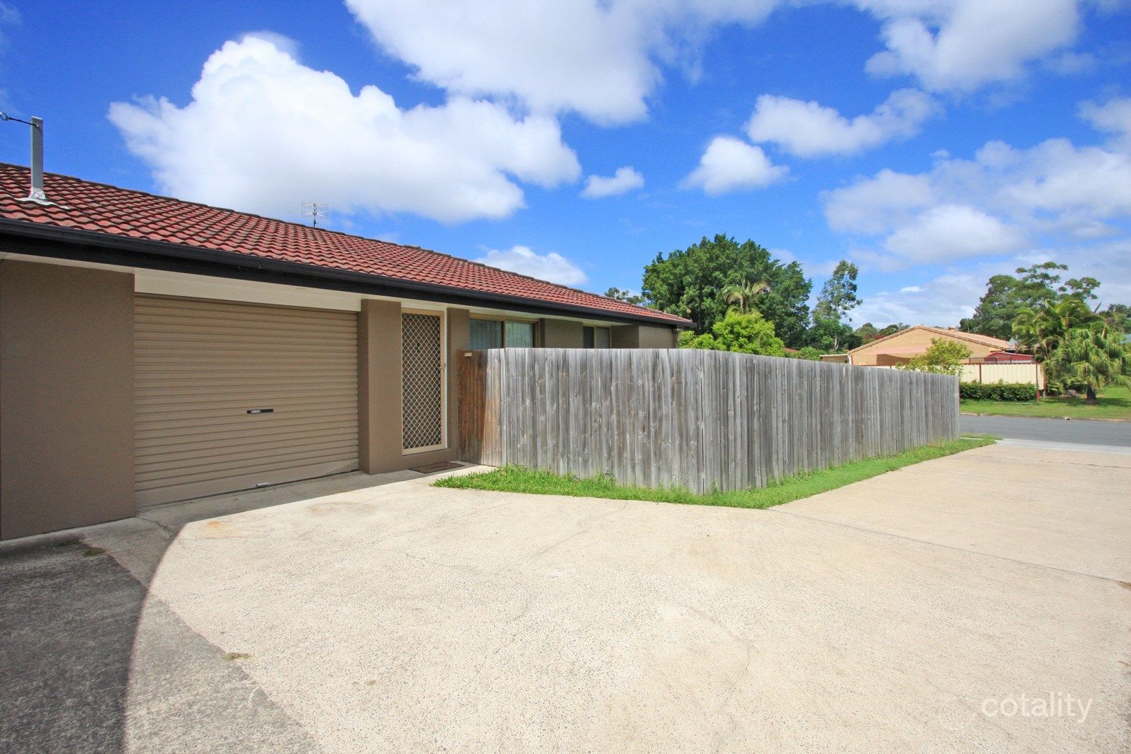 1/10 Galloway Dr, Ashmore, QLD 4214