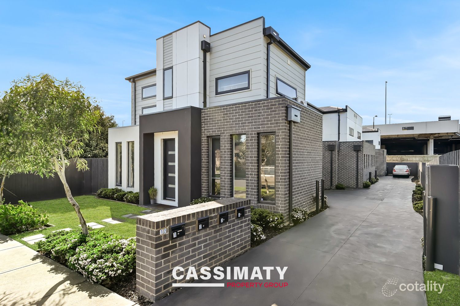 2/12 Mundaring Dr, Cranbourne, VIC 3977