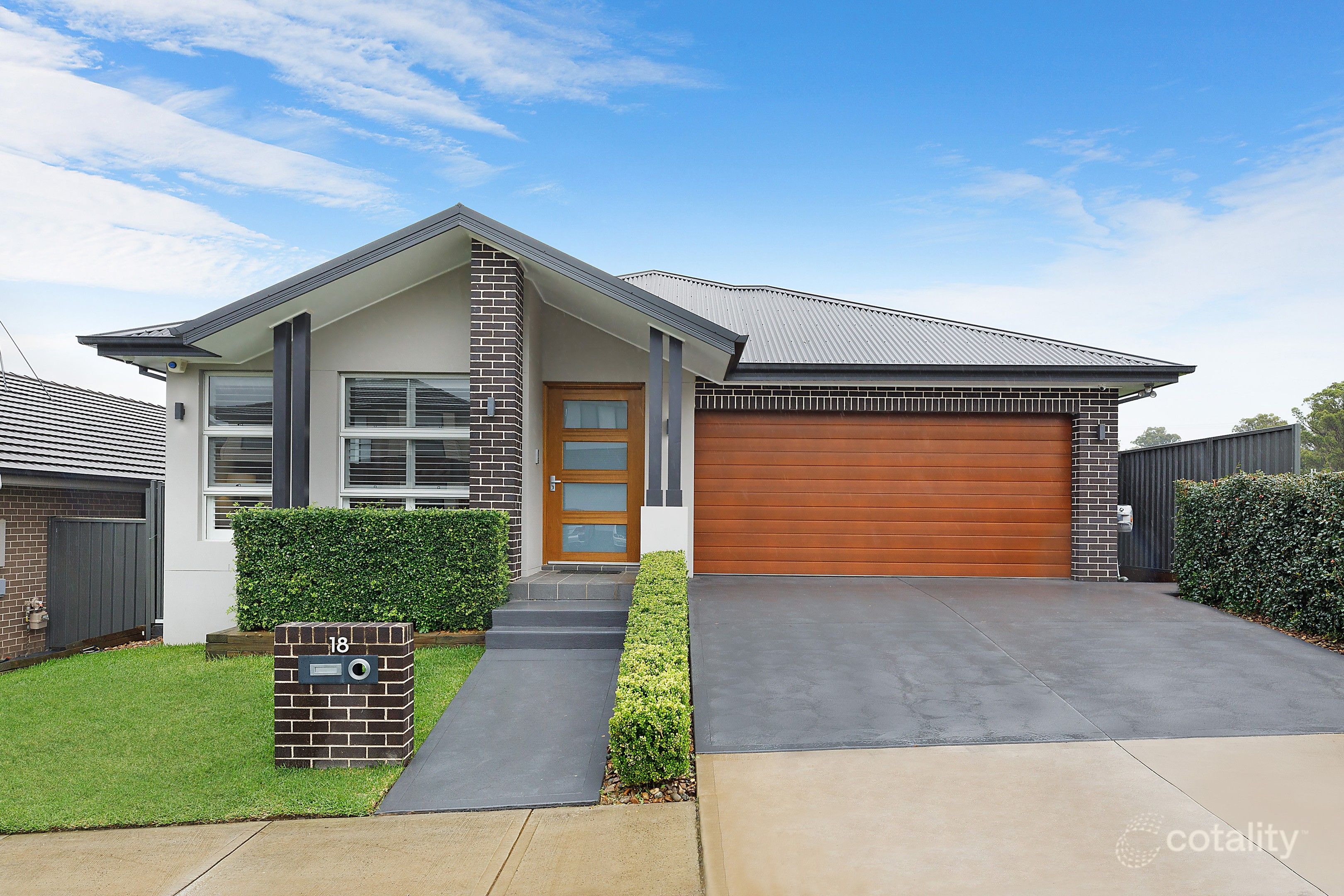 18 Ambrose Ave, Middleton Grange, NSW 2171