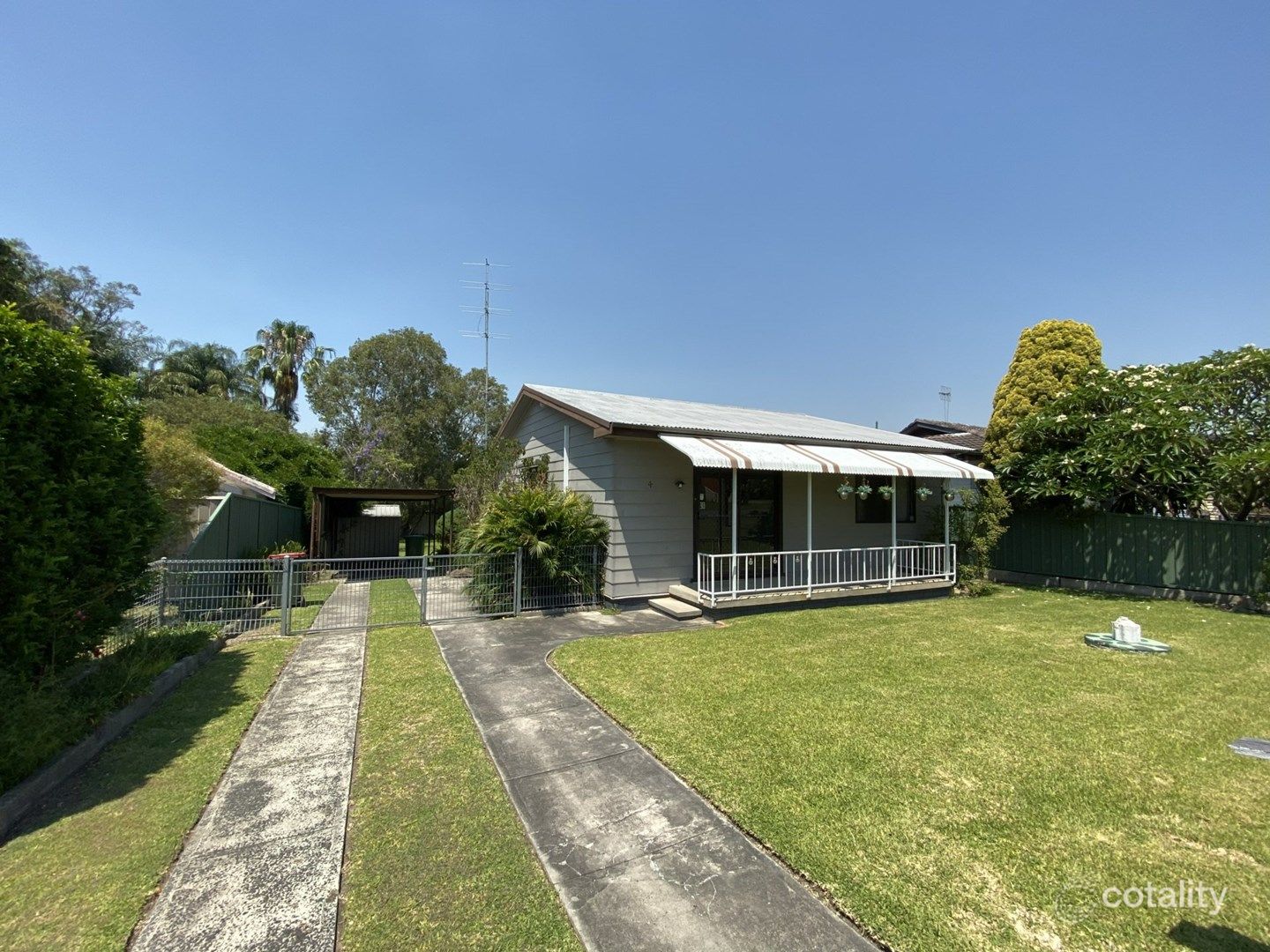 4 Merrendale Ave, Gorokan, NSW 2263