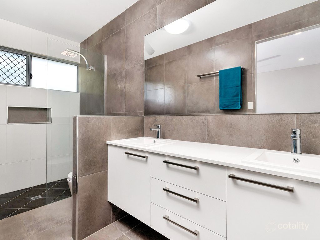 24 Halifax Dr, Redlynch, QLD 4870