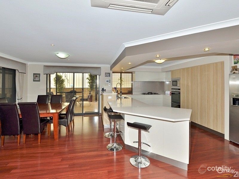 18 Podman Turn, Madora Bay, WA 6210