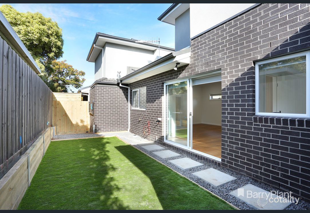 2/21 Sunset Bvd, Jacana, VIC 3047