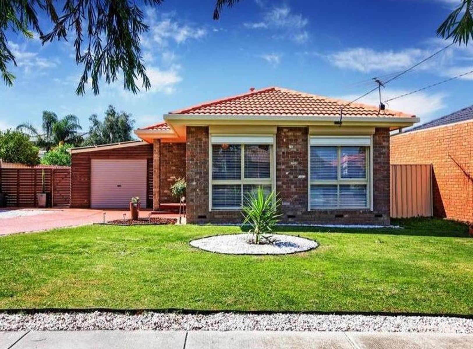 25 The Circuit, Gladstone Park, VIC 3043