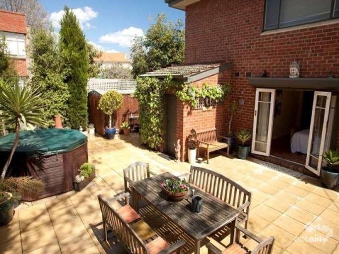 2/27 Ruskin St, Elwood, VIC 3184