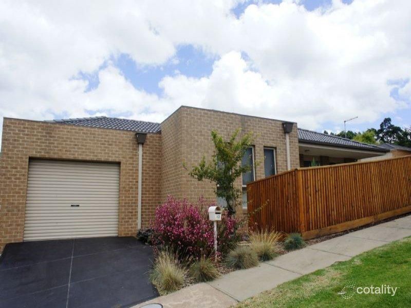 13 Rowan Walk, Drouin, VIC 3818