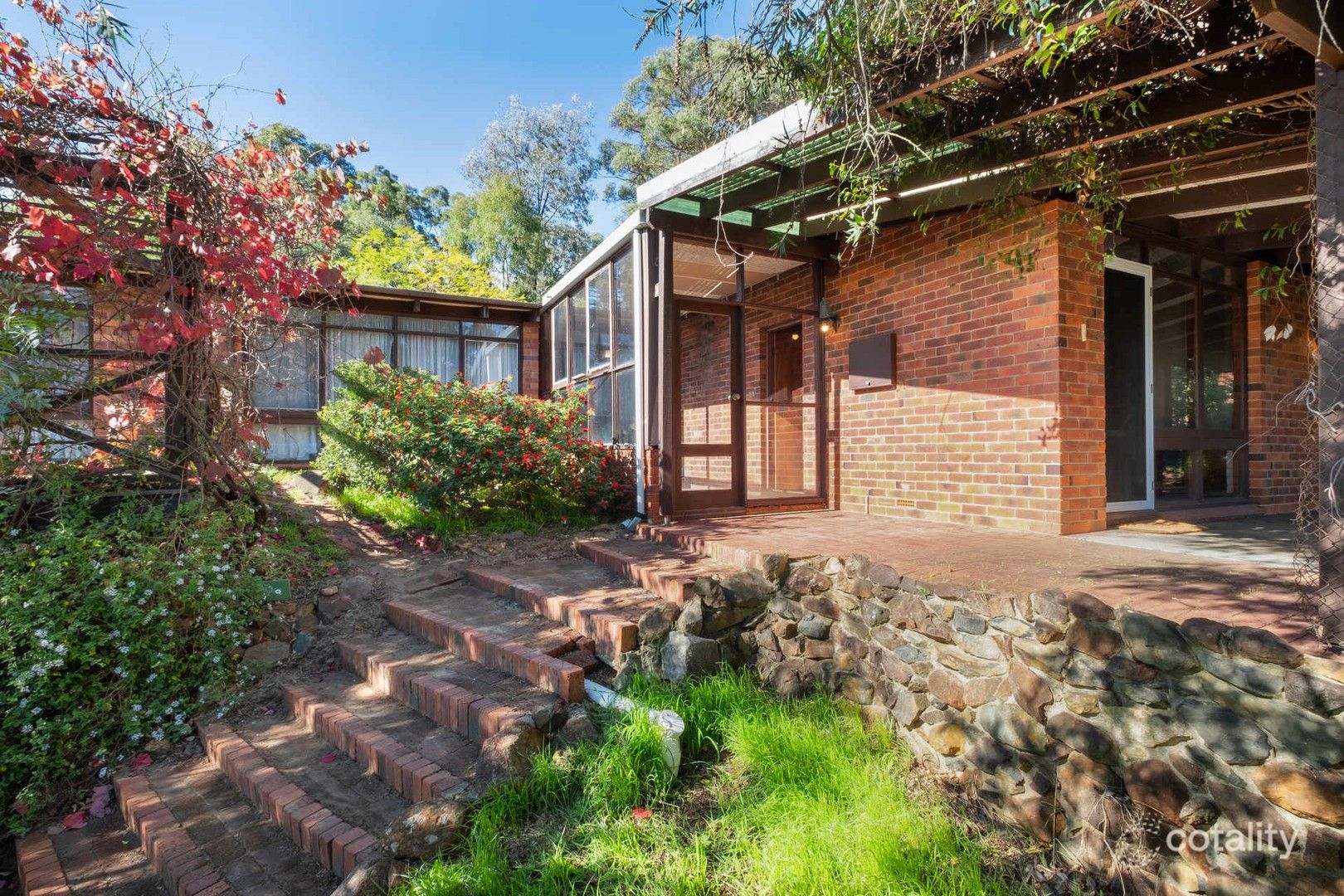 11 Carramar Dr, Kalamunda, WA 6076