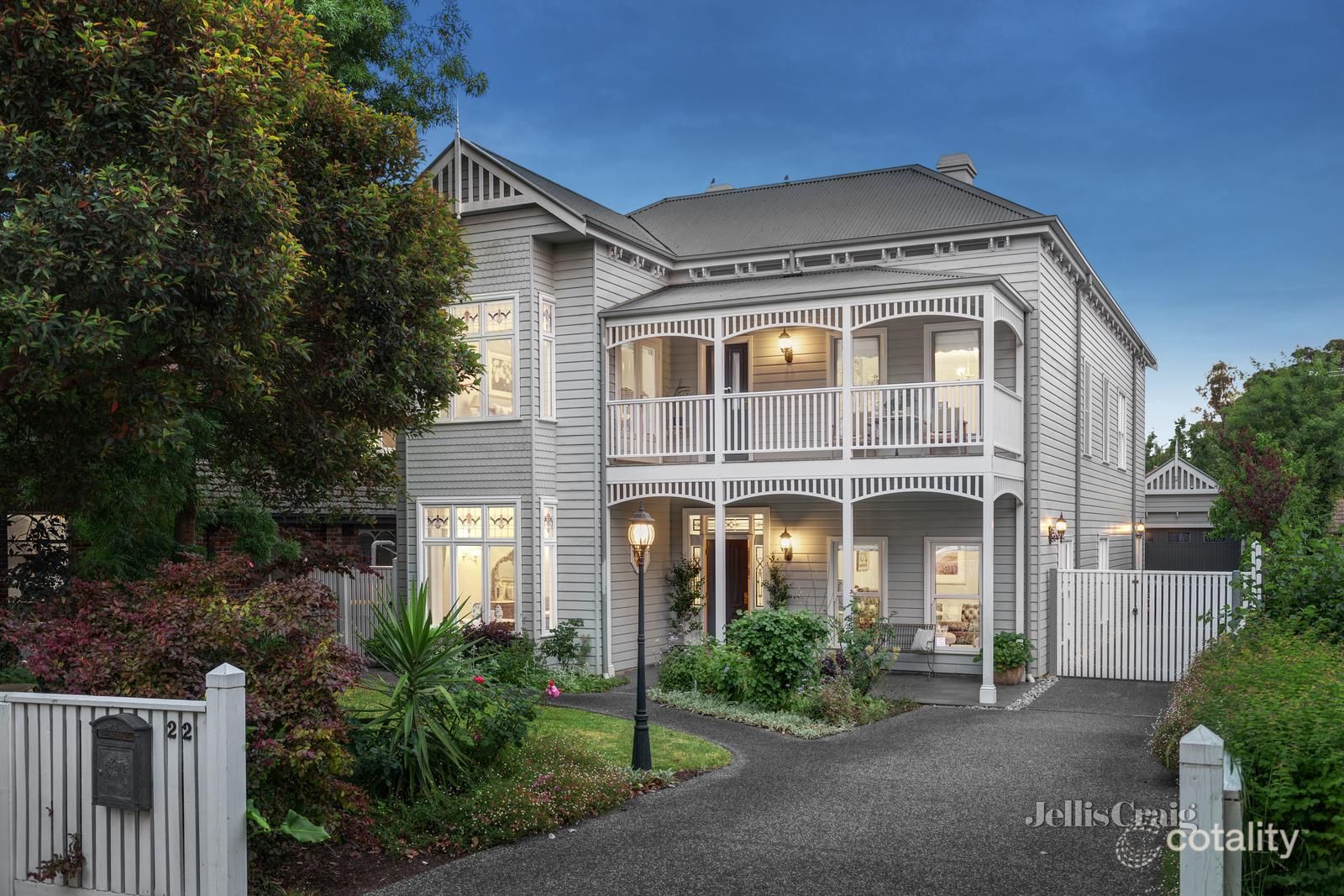 22 Rostrevor Pde, Mont Albert North, VIC 3129