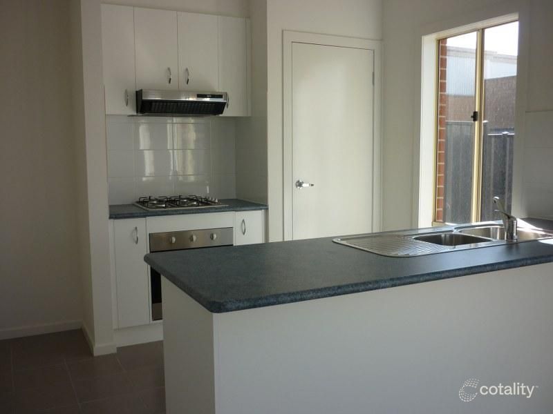 8 Avon Gr, Craigieburn, VIC 3064