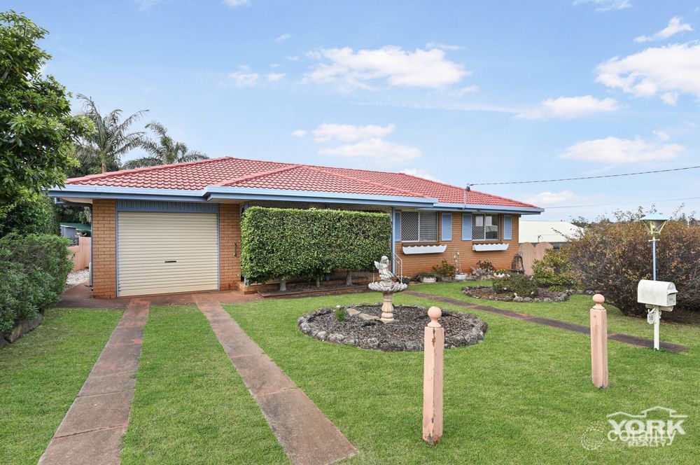 16 Brown St, Rockville, QLD 4350