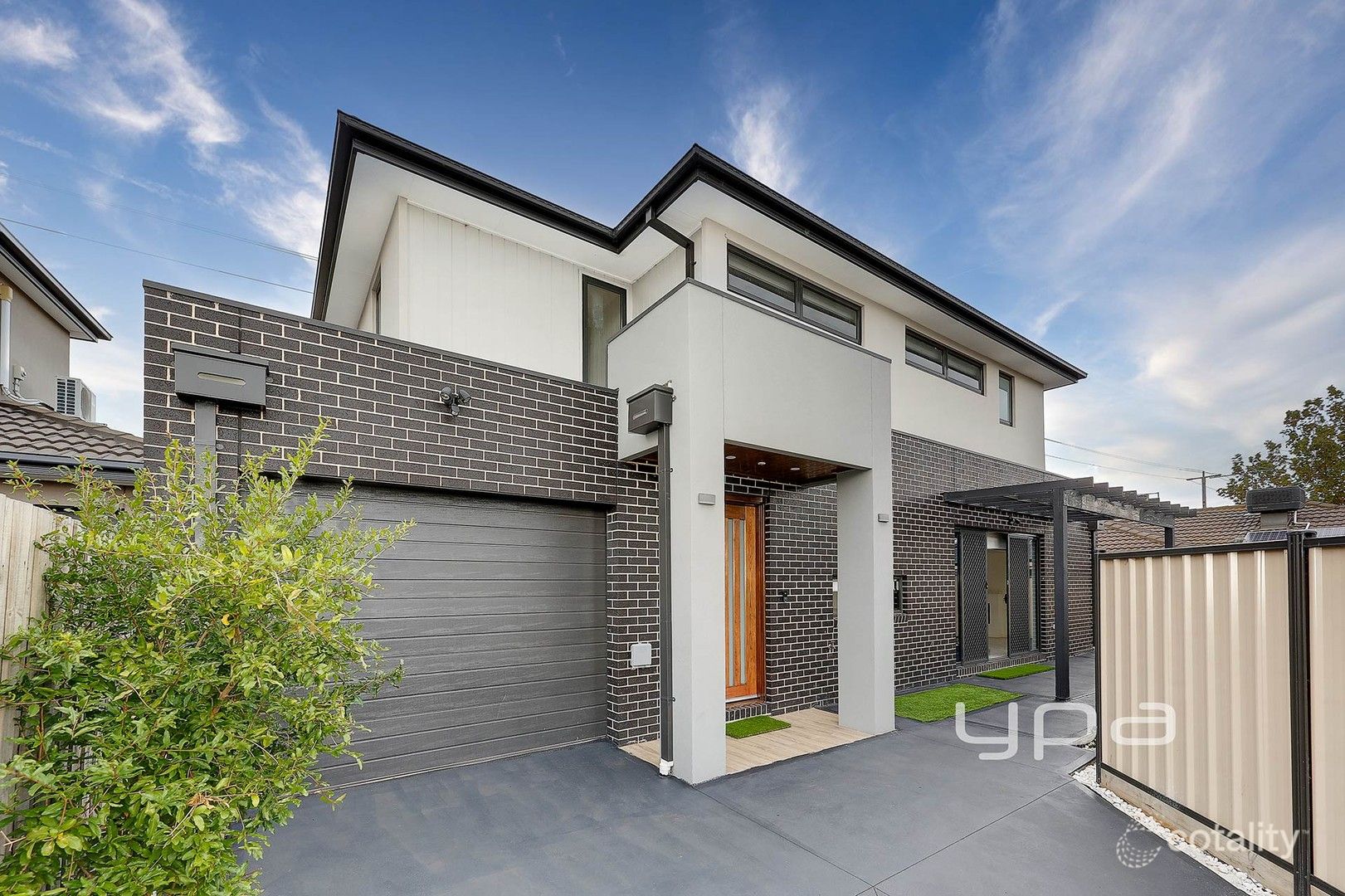 2/4 Mitchell Cres, Meadow Heights, VIC 3048