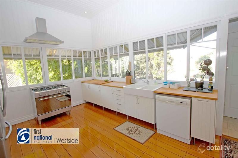 111 Brisbane Rd, Riverview, QLD 4303