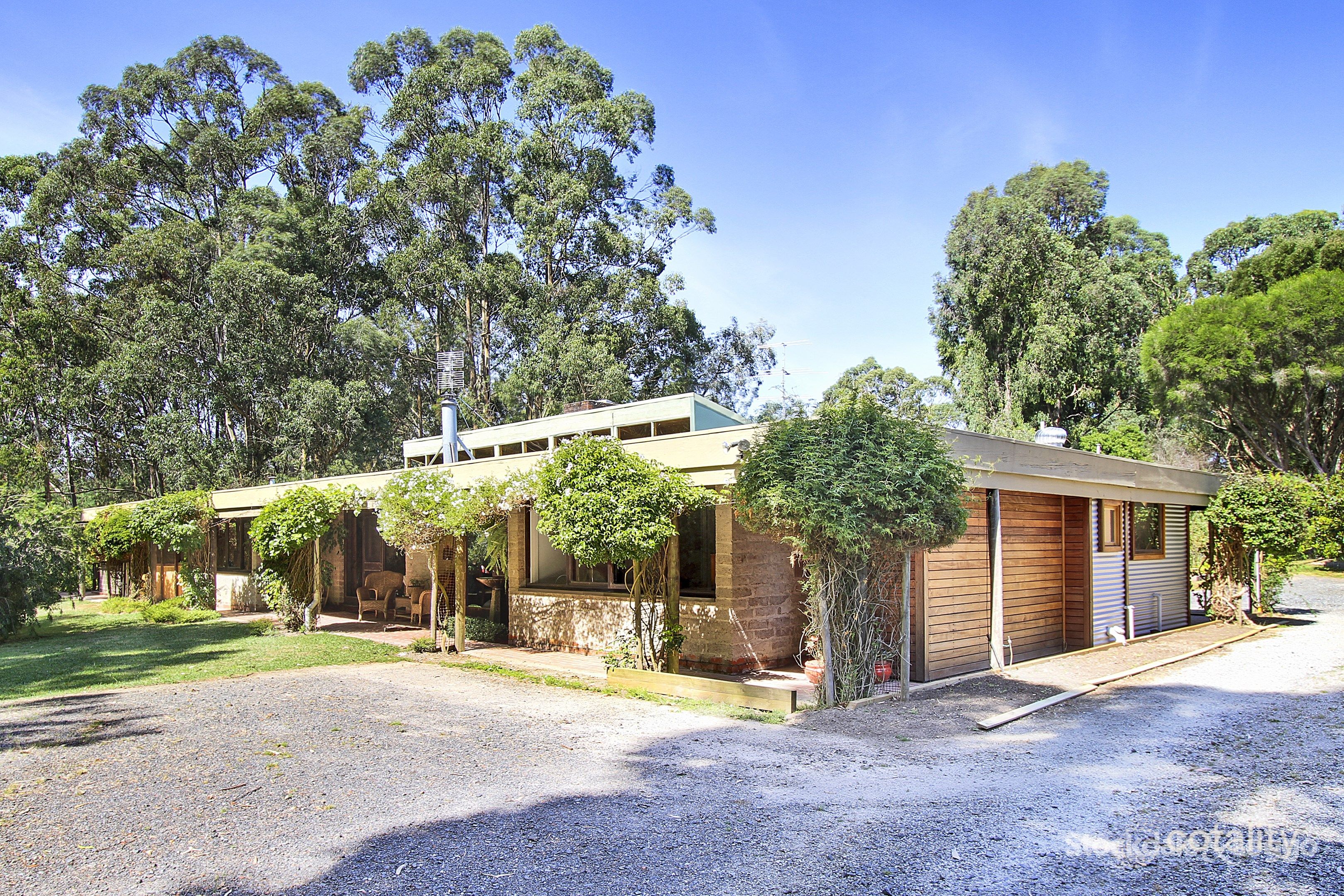 335 Henrys Rd, Loch, VIC 3945
