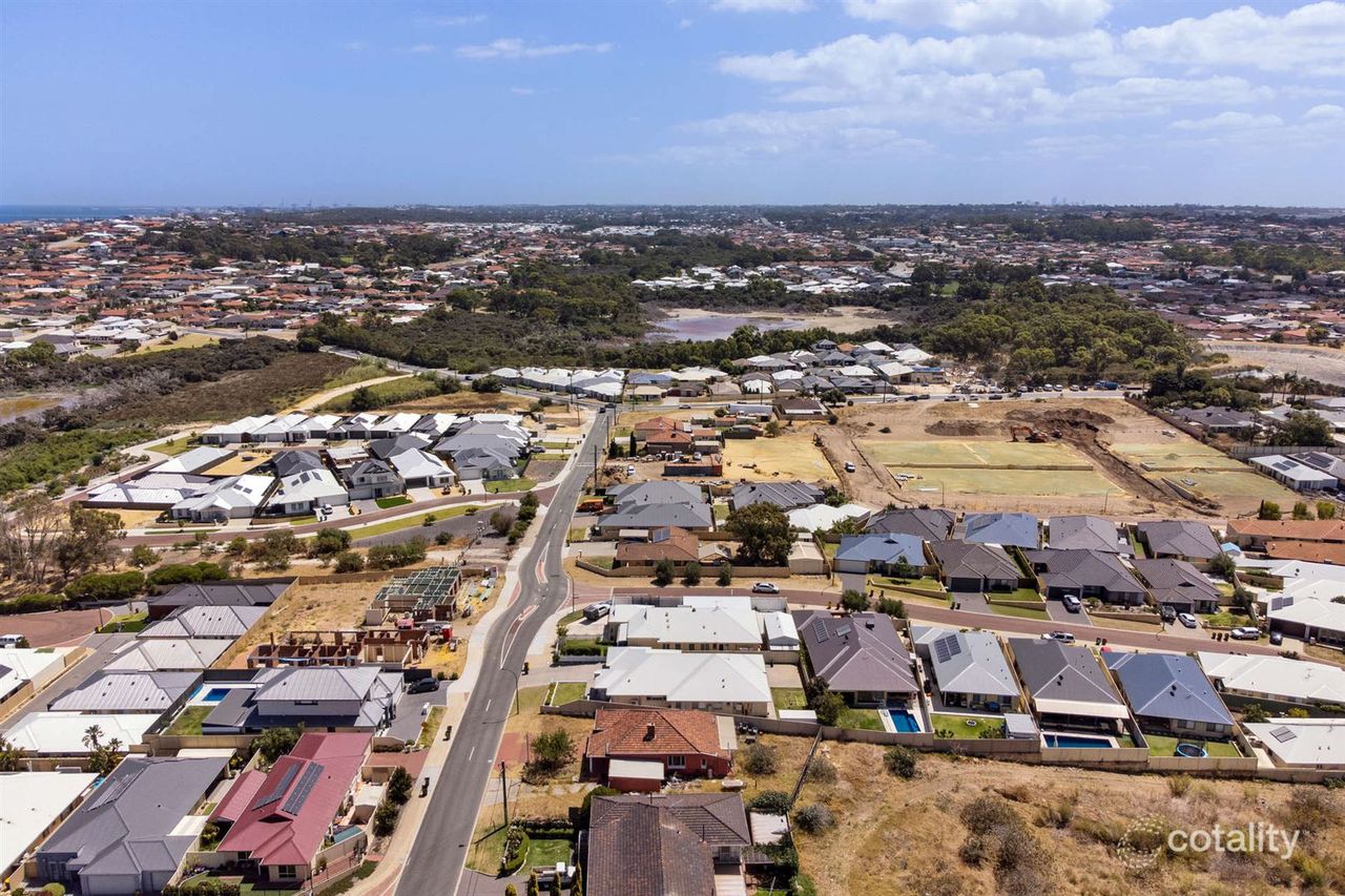 25 Fawcett Rd, Lake Coogee, WA 6166