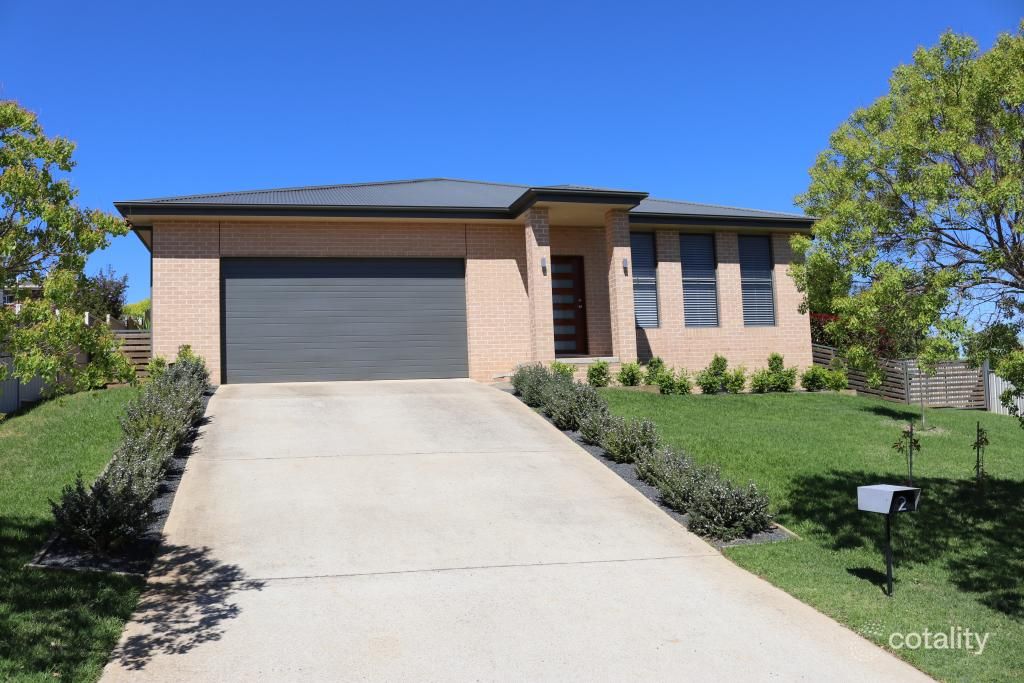 2 Bailes Cres, Young, NSW 2594