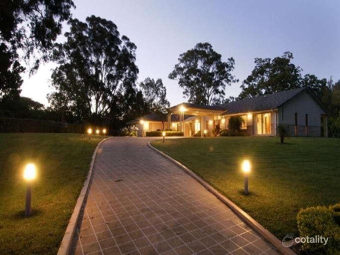 8 Oak St, Nerang, QLD 4211