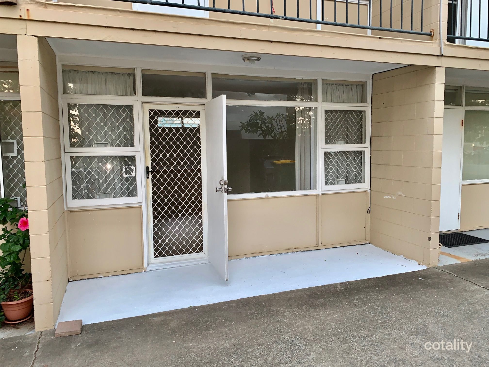 2/4 George Ave, Broadbeach, QLD 4218