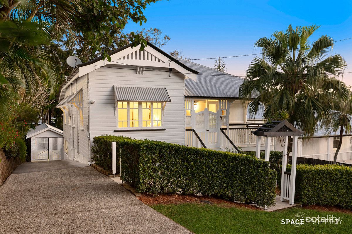 8 Soudan St, Bardon, QLD 4065