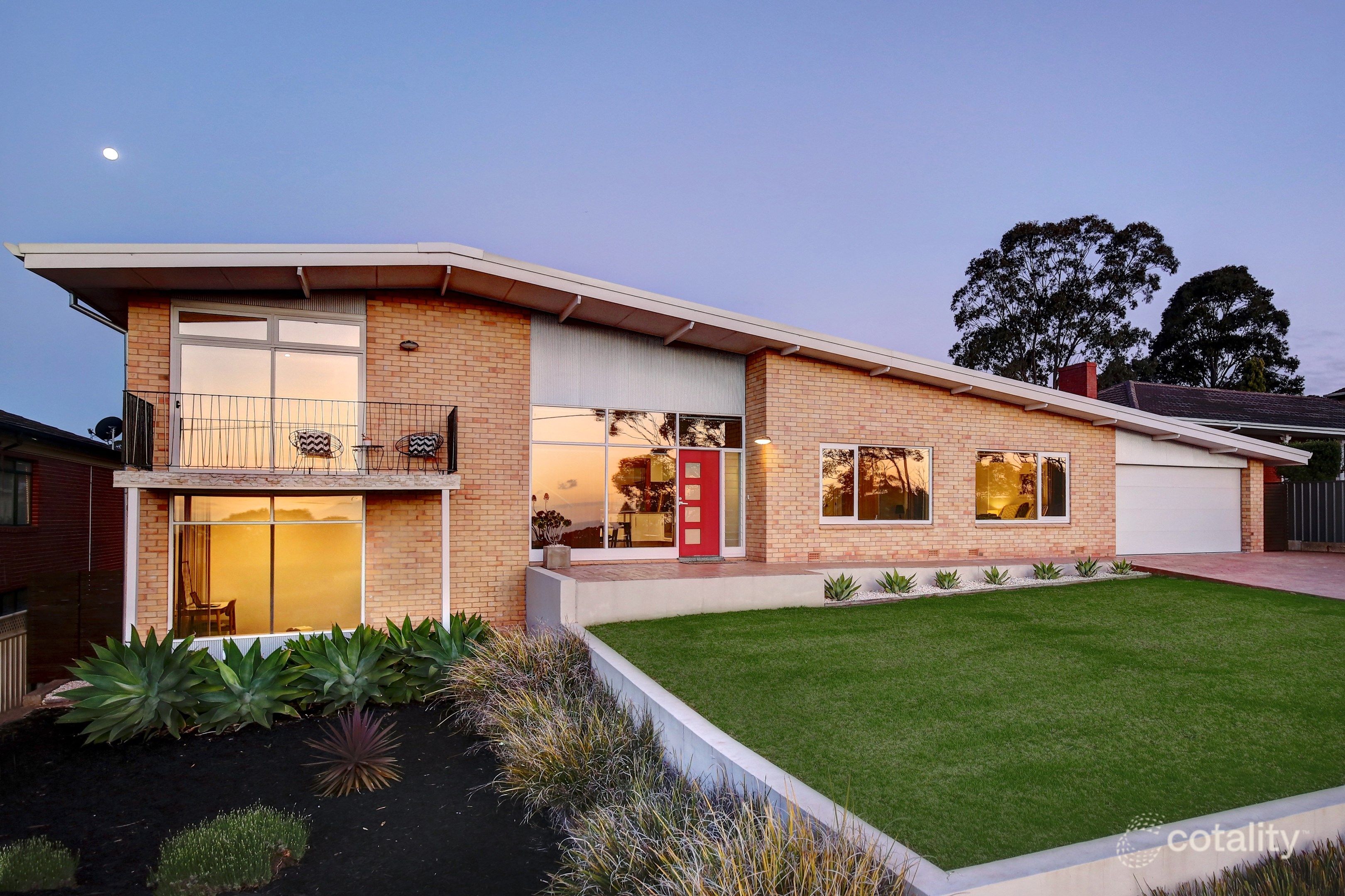 27 Bellevue Dr, Bellevue Heights, SA 5050