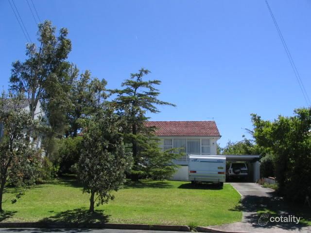 4 Lewis Dr, Figtree, NSW 2525