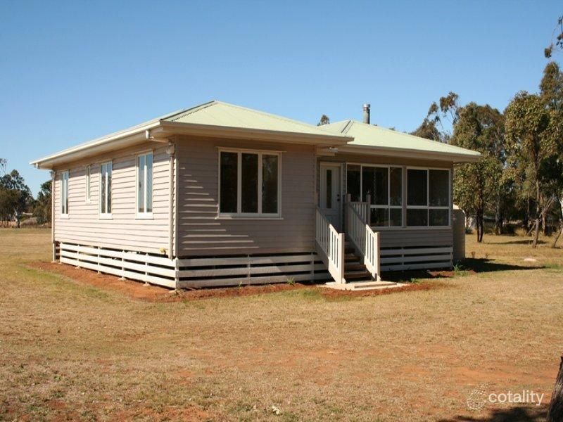 30 Ramsay St, Oakey, QLD 4401