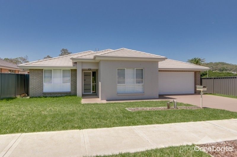 3 Clydesdale St, Wadalba, NSW 2259