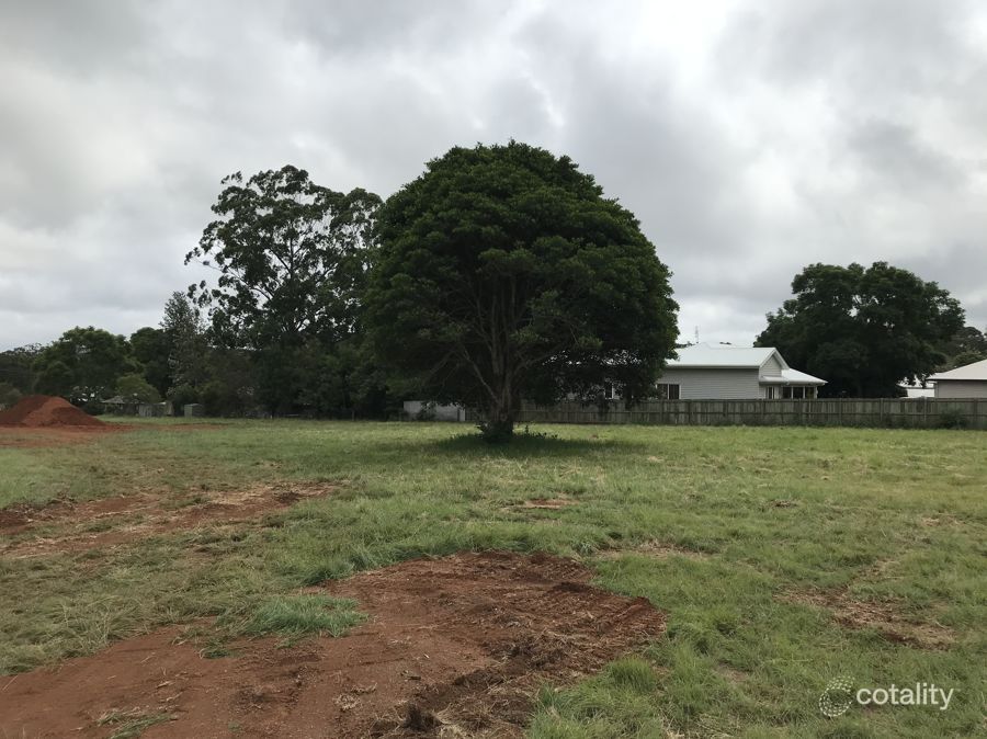 6 Canterbury Pl, Hampton, QLD 4352