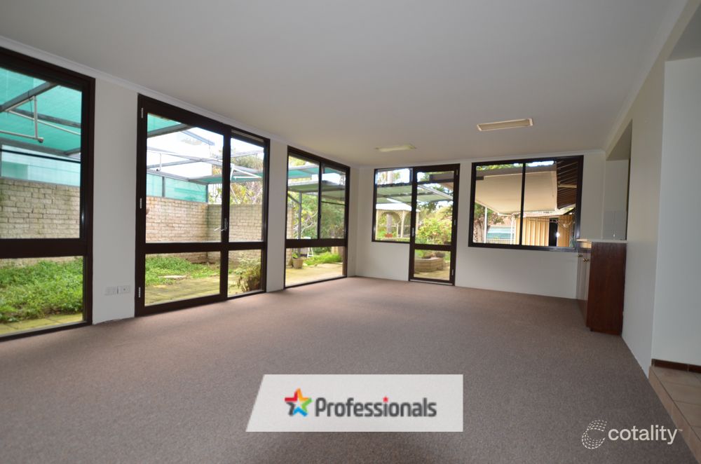 17 Mippi Rd, Halls Head, WA 6210