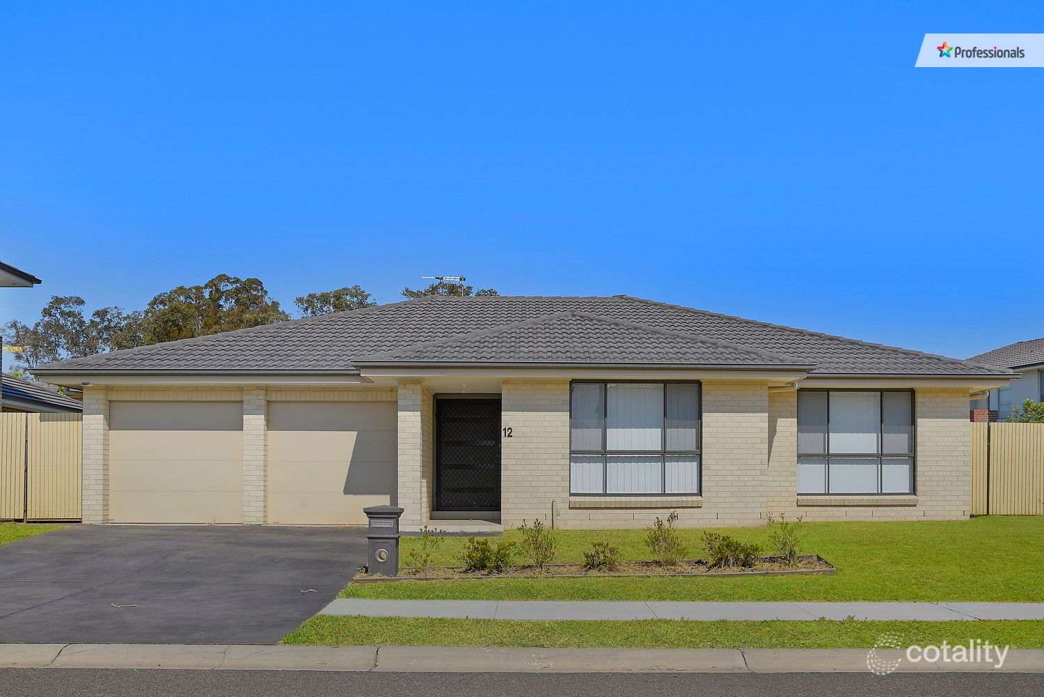 12 Grenada Rd, Glenfield, NSW 2167